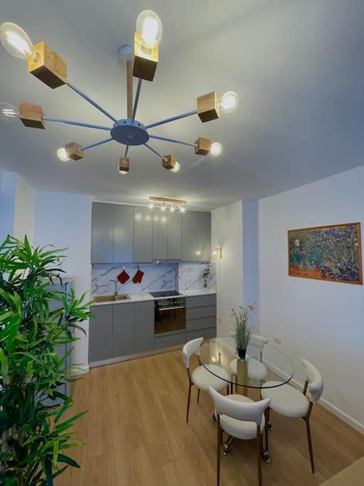 Studio Flat In The City Center Tirana Buitenkant foto